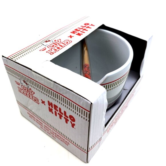 Hello Kitty Ramen Bowl Chopsticks 20oz Cup Noodles Kitchen Dining Collectible - Picture 2 of 5